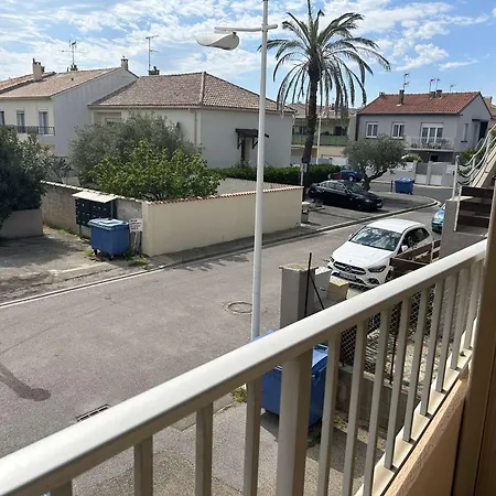 2 Pieces Avec Terrasse Et Garage, Centre-ville Le Grau-du-roi, 5 Min De La - Fr-1-250-266 Lägenhet *